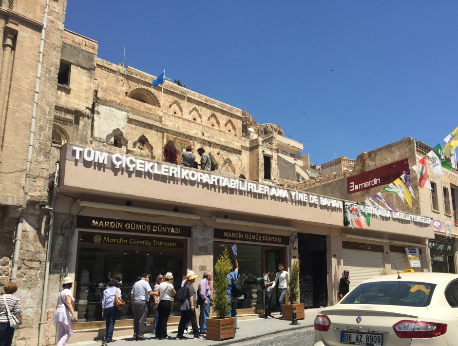 Fırat Engin, They can pick all the flowers but they will still not be able to prevent the arrival of Spring, installation view at Atamyan Mansion. Photo by Gökcan Demirkazık. 
